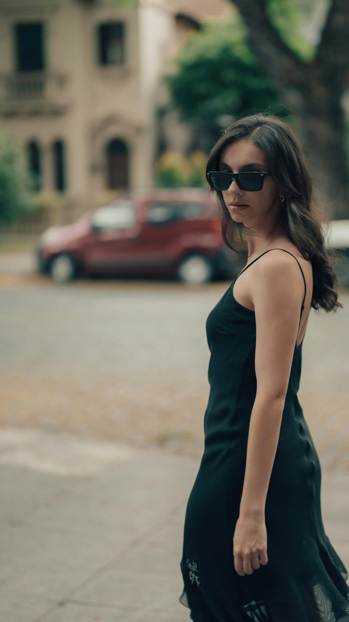 Pavasarinės suknelės 2026: kokio ilgio modeliai užkariauja gatves